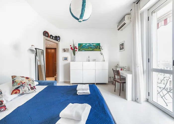 Apartament Precotto Comfortable Flat With Balcony Mediolan