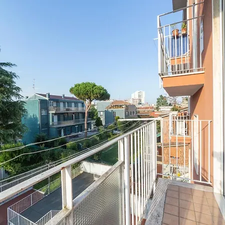 Precotto Comfortable Flat With Balcony Milão